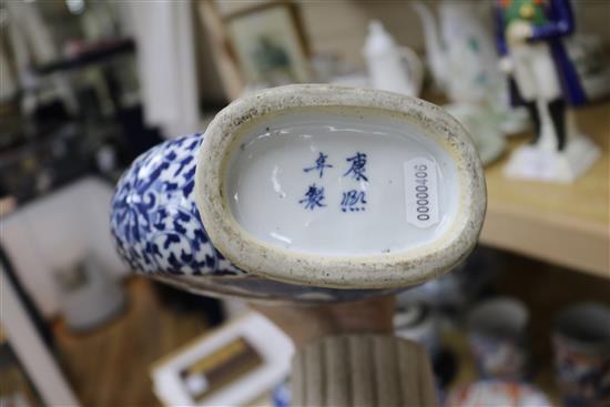 A Chinese blue and white moon flask, height 27cm